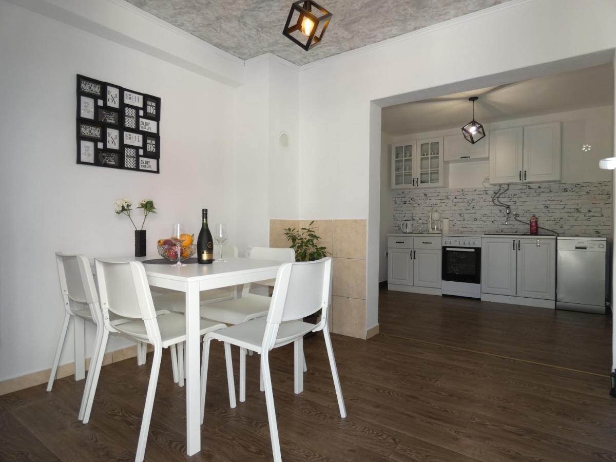 Holiday House Sia Jasenice  Extérieur photo